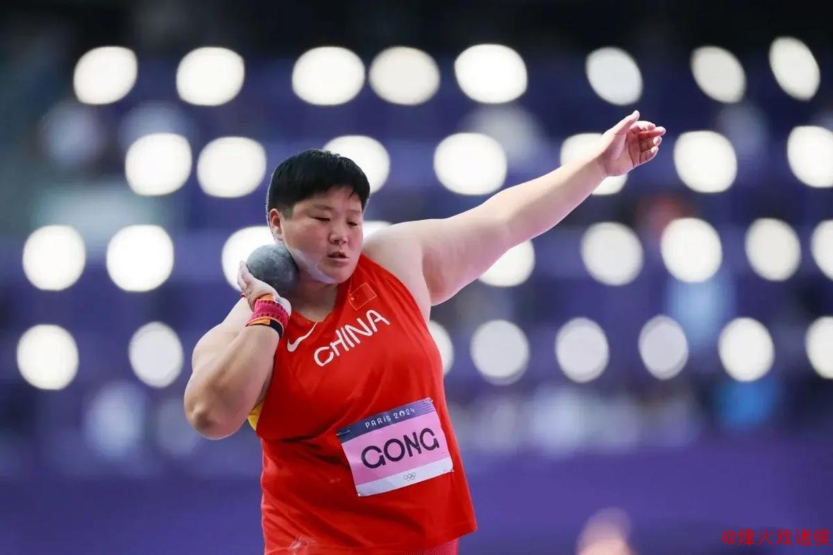 新春体育盛事奥运冠军现身助威 巩立姣为舞狮添彩 新春体育盛事奥运冠军现身助威 巩立姣为舞狮添彩