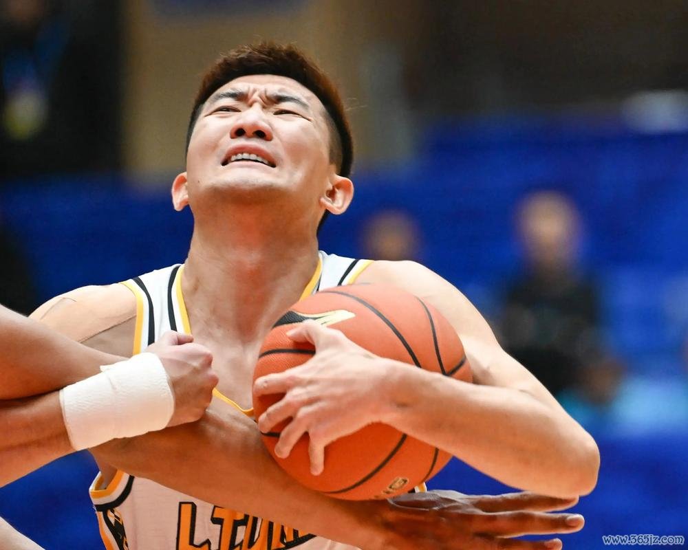 黄荣奇15分广东击败福建 孙铭徽16+18广厦力克四川