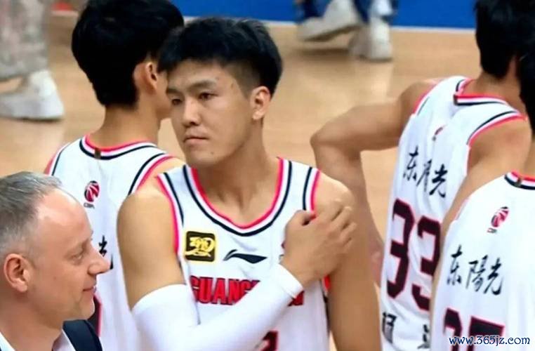 黄荣奇砍下20分广东力克吉林 孙铭徽21分广厦不敌山西