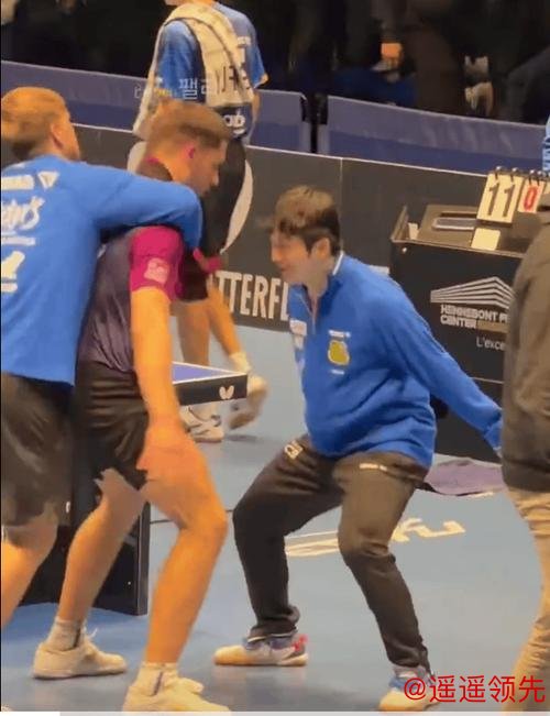 陪樊振东“耍帅”，背着黏人的莫雷加德，弗朗西斯卡这个队友当得挺忙的!